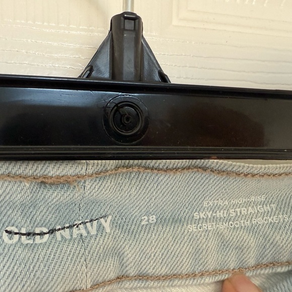 Old Navy Sky- Hi Straight High Rise Distressed secret smooth jeans- size 28 NWOT - Picture 7 of 9